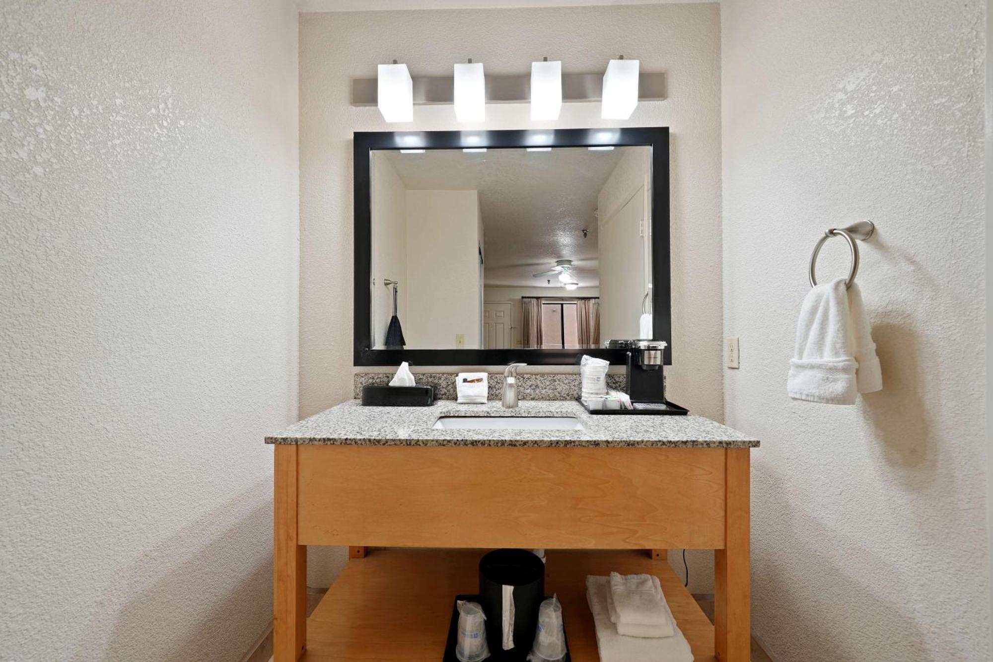 Best Western Plus Executive Inn & Suites Manteca Exterior photo