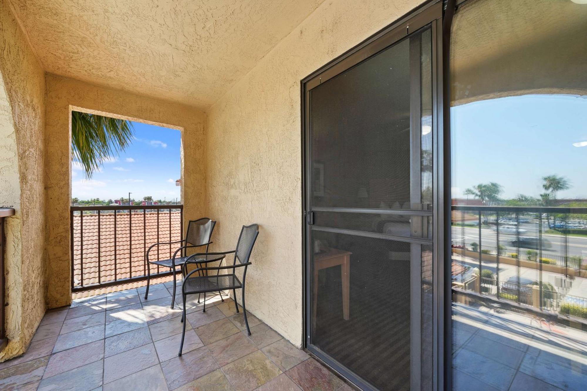 Best Western Plus Executive Inn & Suites Manteca Exterior photo