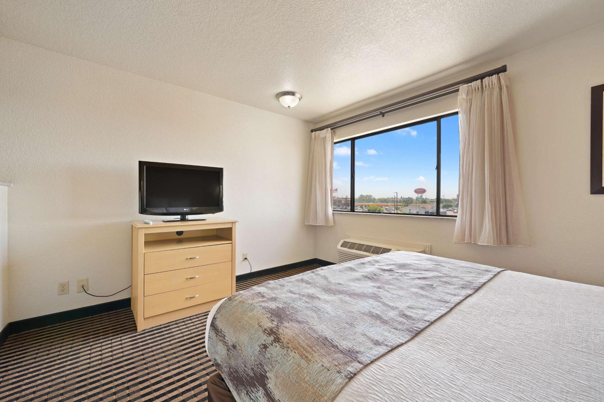 Best Western Plus Executive Inn & Suites Manteca Exterior photo