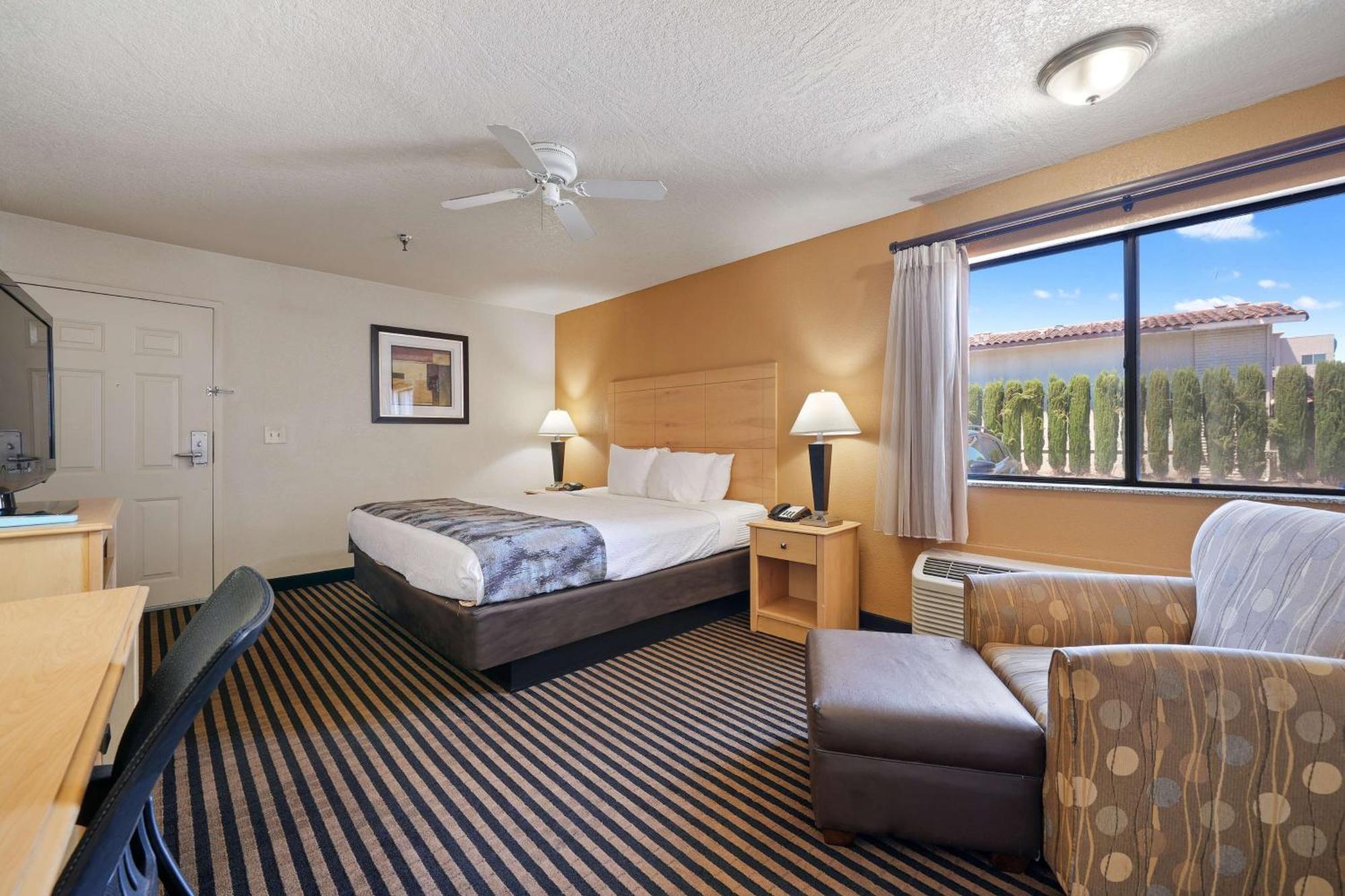 Best Western Plus Executive Inn & Suites Manteca Exterior photo