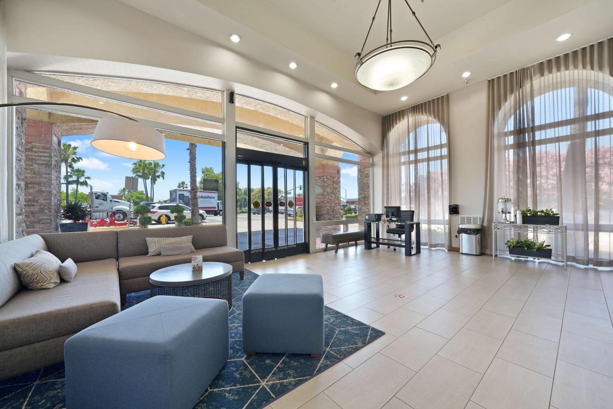 Best Western Plus Executive Inn & Suites Manteca Exterior photo