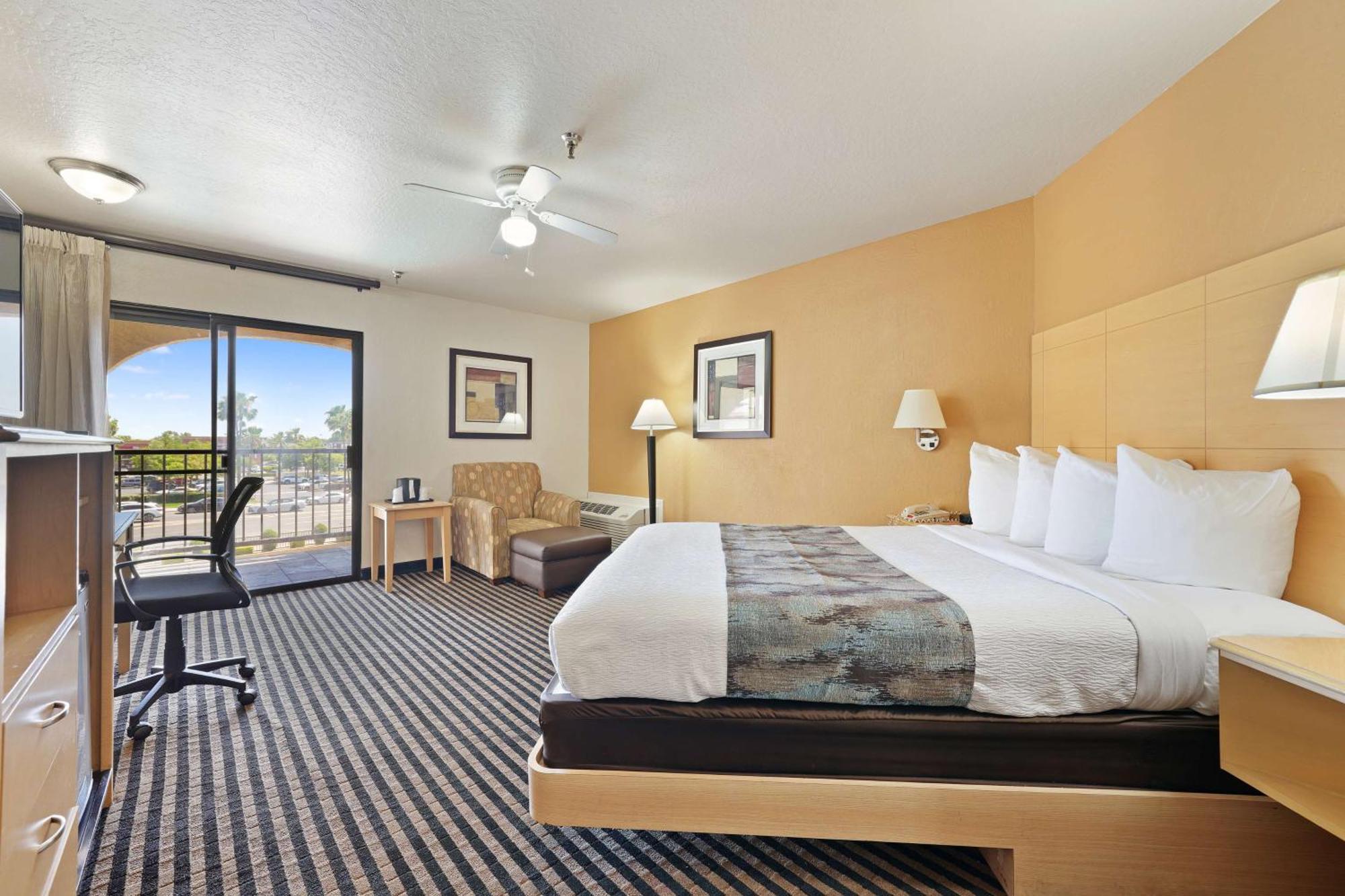 Best Western Plus Executive Inn & Suites Manteca Exterior photo